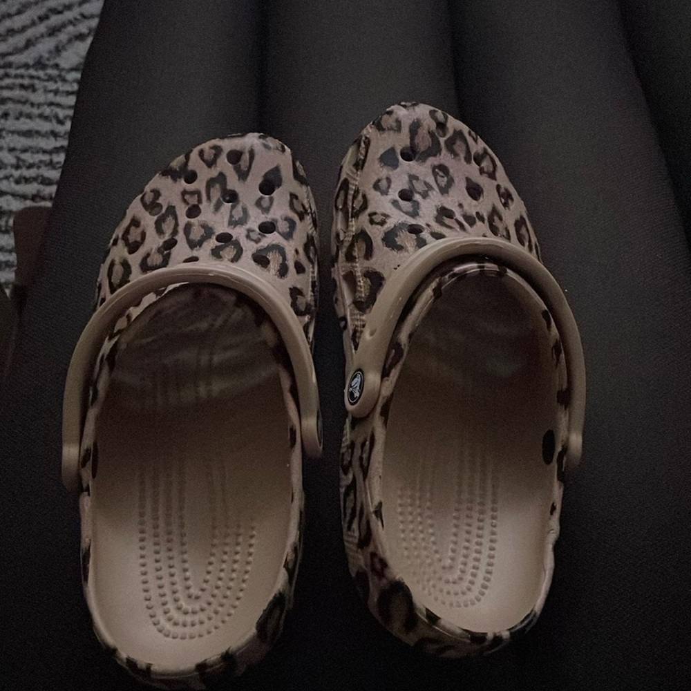 Tiger print crocs men size 8/women 10. Barely worn in great condition.
